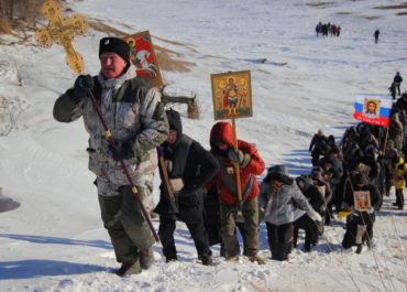 Казаки Окружного казачьего общества совершили пеший Крестный ход по льду реки Уссури