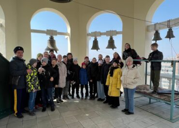 Ученики казачьего 5 «в» класса школы №6 города Хабаровска побывали на экскурсии в Спасо-Преображенском кафедральном Соборе.